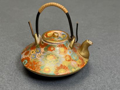 Petit service à thé en faience du Japon
Diamètre:...