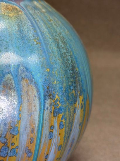PIERREFONDS: Vase boule en céramique à émail...