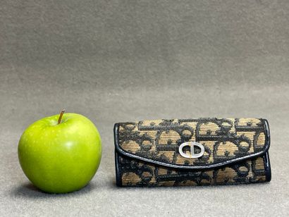 CHRISTIAN DIOR
Porte-clés en toile monogrammé....