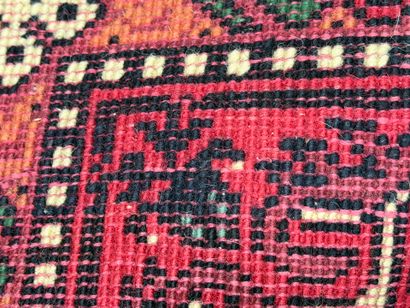 Tapis d'Orient en laine tissé
230 x 140 ...