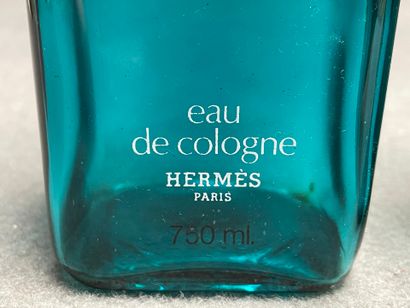 HERMÈS Paris. 
Cinq flacons d'eau de Cologne...