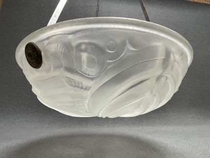 Suspension en verre moulé 
Années 1940.
H:...