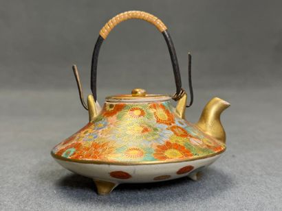 Petit service à thé en faience du Japon
Diamètre:...