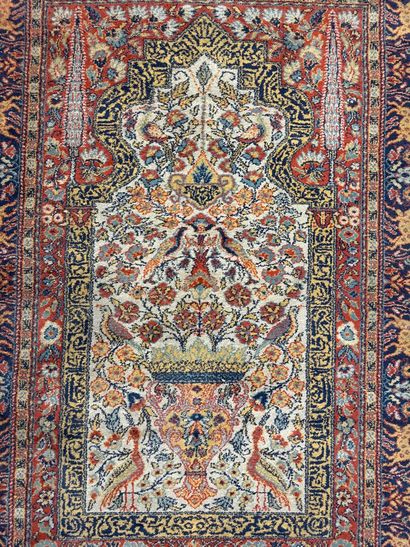 Tapis d'Orient en laine tissé.
200 x 135...