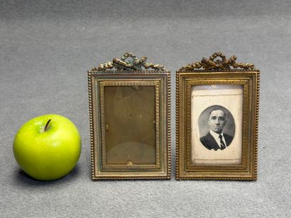 Paire de cadres photo en bronze. 
Vers 1900
13...