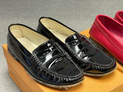 TOD'S.
Deux paires de mocassins de dame en...