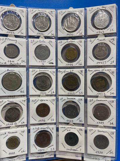 Classeur de 180 monnaies principalement France...
