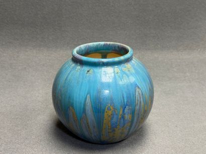 PIERREFONDS: Vase boule en céramique à émail...