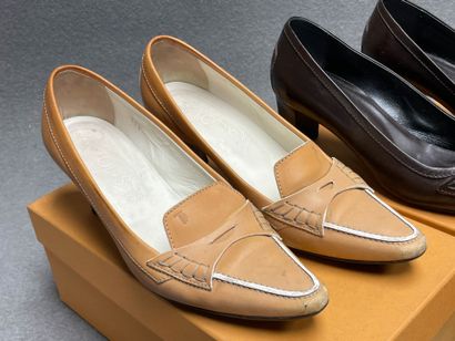 TOD'S.
Trois paires d'escarpins en cuir
P....