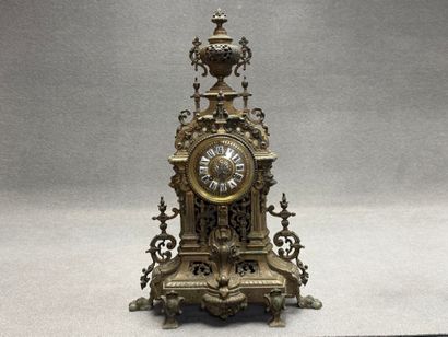 Pendule en bronze de style Renaissance, début...