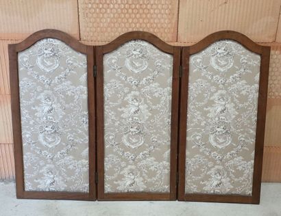 Petit paravent, tapissé de toile de Jouy
H:...