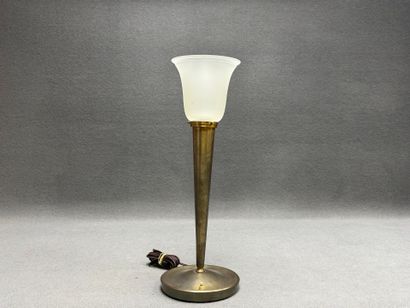 PERZEL: Lampe en laiton et vasque en verre...