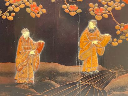 Panneau rectangulaire en laque noir à décor...