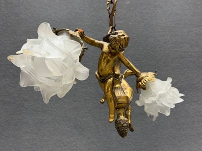 Lustre en bronze aux angelots 1900
H. :55...