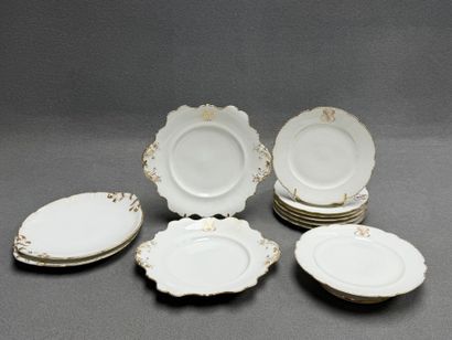 Service à dessert en porcelaine
-6 assiettes....