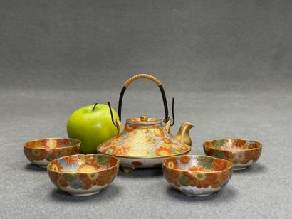 Petit service à thé en faience du Japon
Diamètre:...