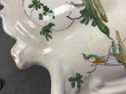 MOUSTIERS XVIII°: 
Bouquetière en faience...