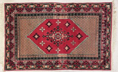 Tapis d'Orient en laine tissé
230 x 140 ...