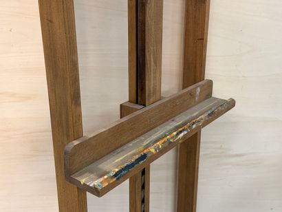 Chevalet droit. 
H. :137 à 234 cm.