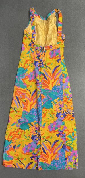Chiffons couture:
Robe colorée et robe avec...