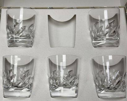 LALIQUE.
Cinq verres à Whisky en coffret....