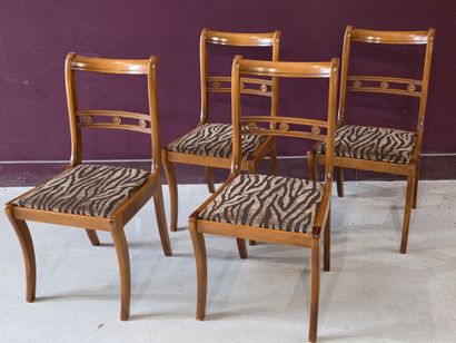 Suite de quatre chaises dossier barrette...