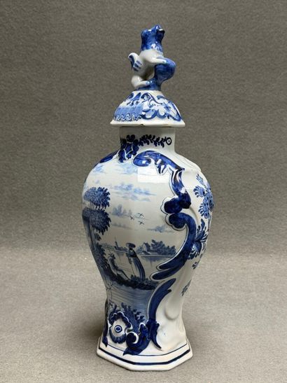 Potiche couverte en faience de Delf XX°
H:...