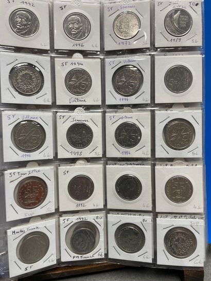 Classeur de 180 monnaies principalement France...