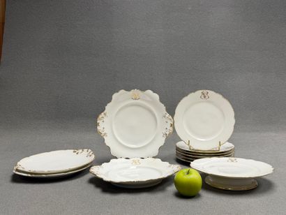 Service à dessert en porcelaine
-6 assiettes....