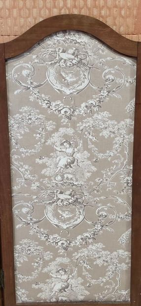 Petit paravent, tapissé de toile de Jouy
H:...