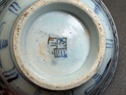 Bol en porcelaine de Chine XIX°
H: 8 cm.
D:...