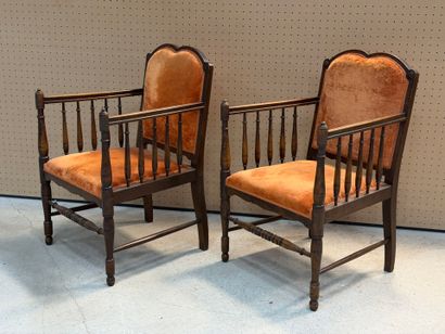 Paire de fauteuils rustiques en chêne garnis...