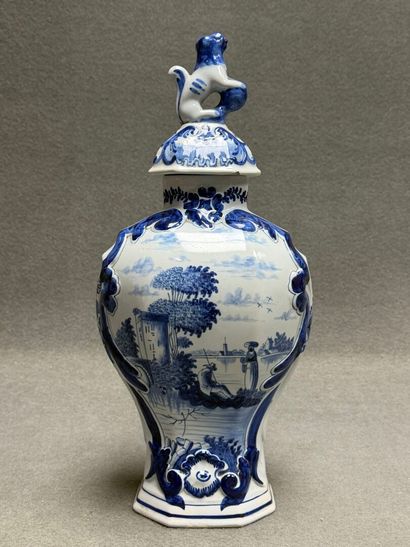 Potiche couverte en faience de Delf XX°
H:...