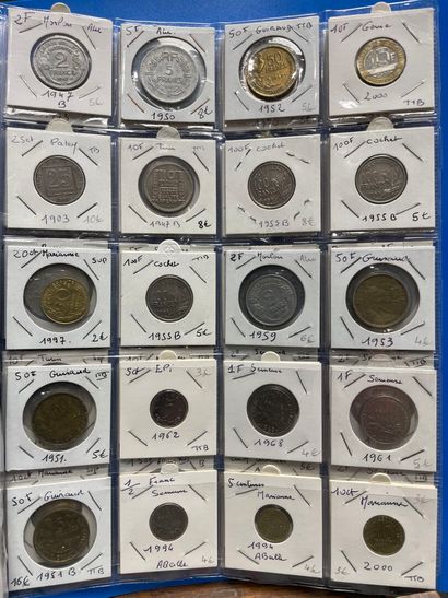 Classeur de 180 monnaies principalement France...