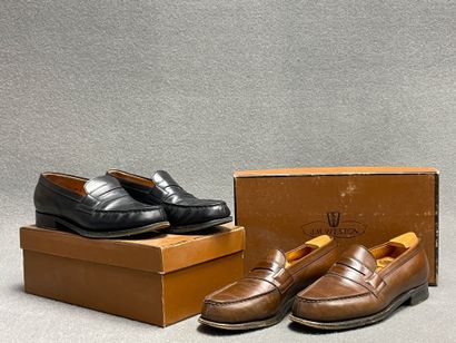 J.M WESTON. 
Deux paires de mocassins en...