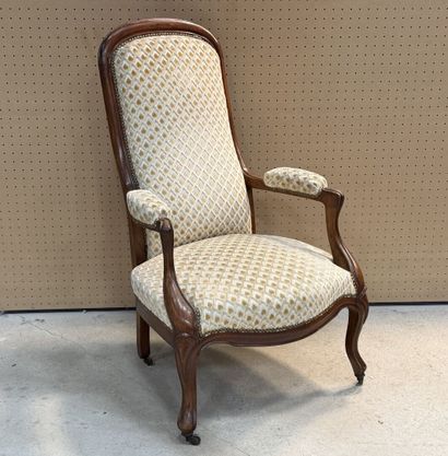 Fauteuil Voltaire bien garni
fin XIX
H. :114...