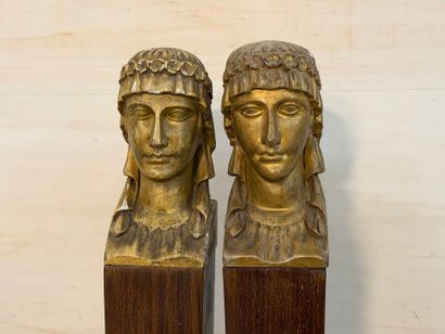 Deux montants de lits en placage d'acajou...