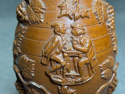 Pichet en grès salé à décor en relief de...