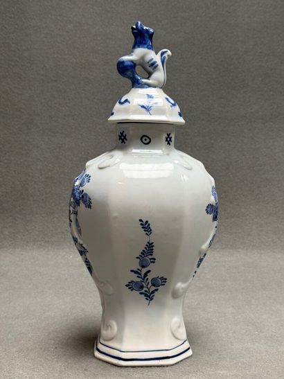 Potiche couverte en faience de Delf XX°
H:...