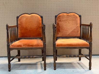 Paire de fauteuils rustiques en chêne garnis...