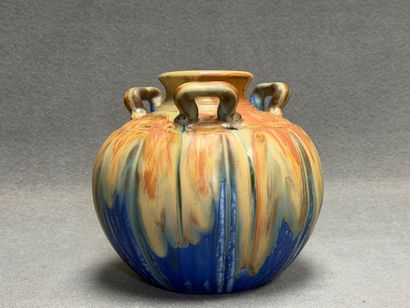Gilbert METENIER (1876-1957) à Gannat
Vase...