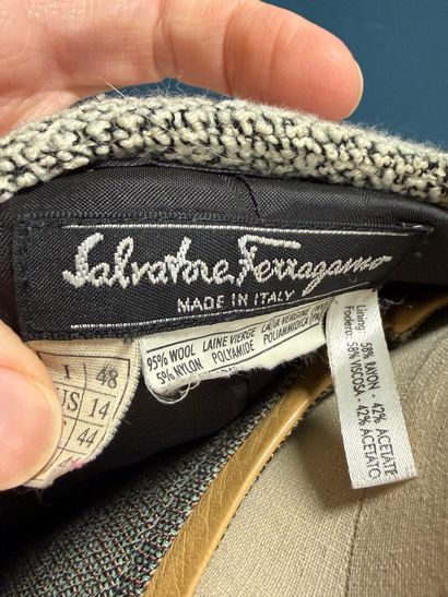 Salvatore FERRAGAMO
- Robe manche courte...