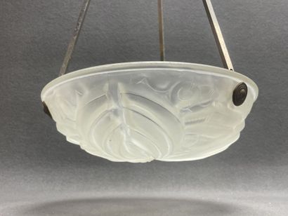 Suspension en verre moulé 
Années 1940.
H:...