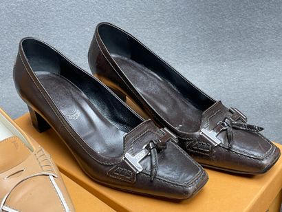 TOD'S.
Trois paires d'escarpins en cuir
P....