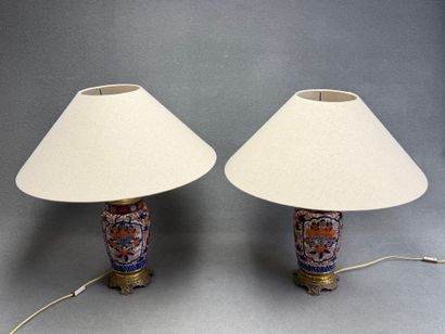 Paire de lampes à pétrole en porcelaine Imari,...