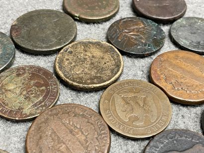 Lot de monnaies en bronze usées: Médaille...