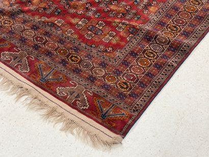 Tapis turc. 
190 x 115 cm.