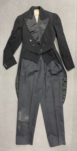 Smoking trois pièces. 
Pantalon, gilet et...