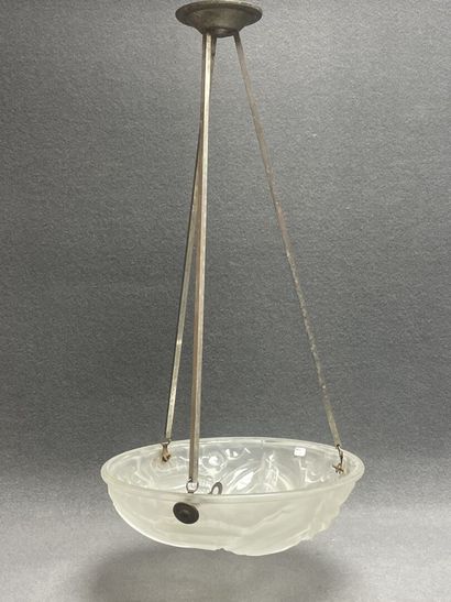 Suspension en verre moulé 
Années 1940.
H:...