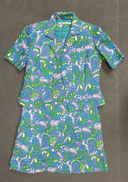 Chiffons couture:
Robe colorée et robe avec...
